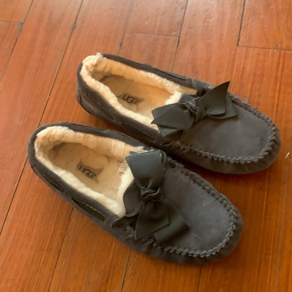 UGG Dakota leather bow slippers 8
